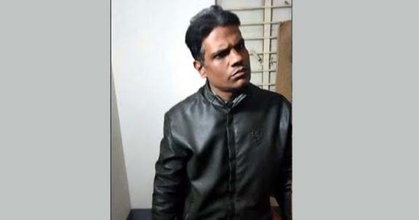সরকারি প্রাথমিক বিদ্যালয়ে ইয়াবা সেবনকালে প্রধান শিক্ষককে হাতেনাতে ধরলো গ্রামবাসী